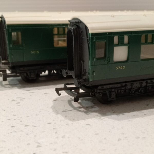 Three Hornby Southern SR Mk1 Composite Coaches Numbers 5740, 5740 and 5015.